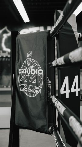 Logo mit Boxing im Studio 44 Bochum